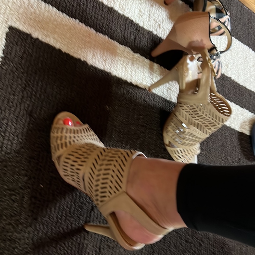 CUTE AF express Peep toe tan heeled ankle Sandals/Heeled/booties peep toes 7.5